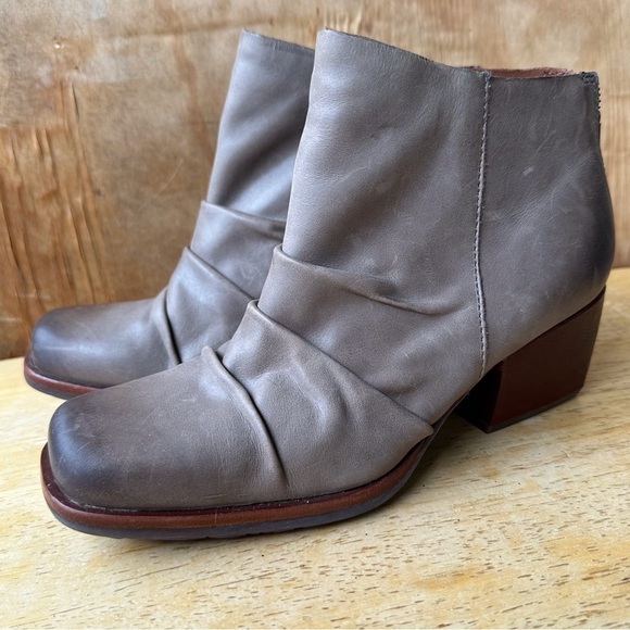 Kork-Ease Kissel Gray Slouch Square Toe Ankle Bootie Back Zip Leather Heel - Picture 9 of 13